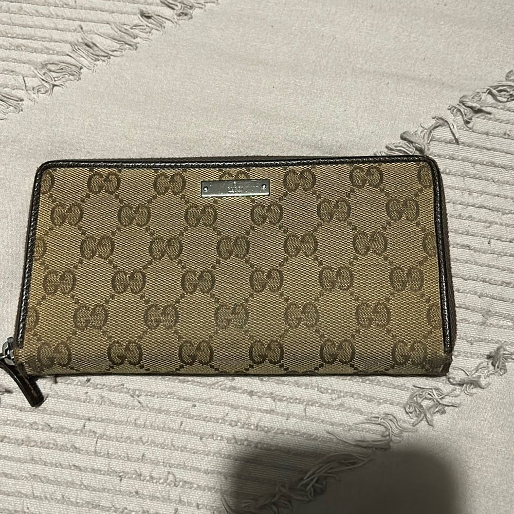 Used gucci zip around wallet